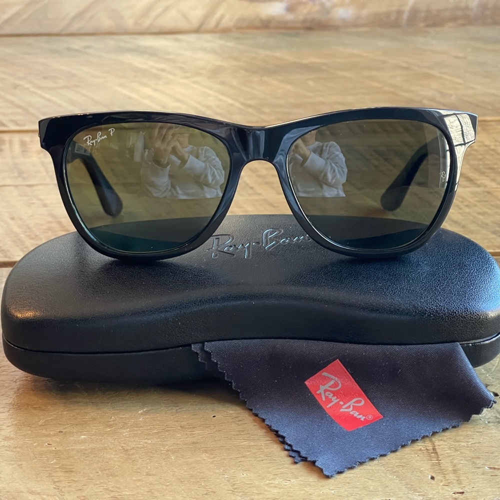 RayBan RB4184 Polarized sunglasses. Black/Green